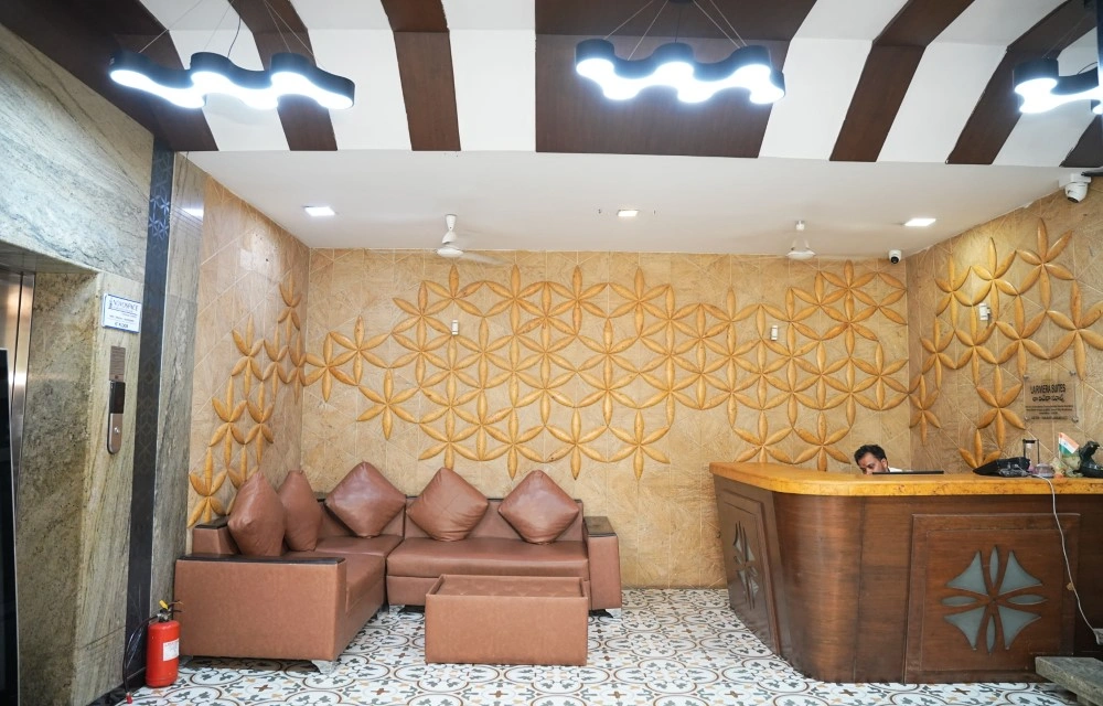 La Riviera Suites