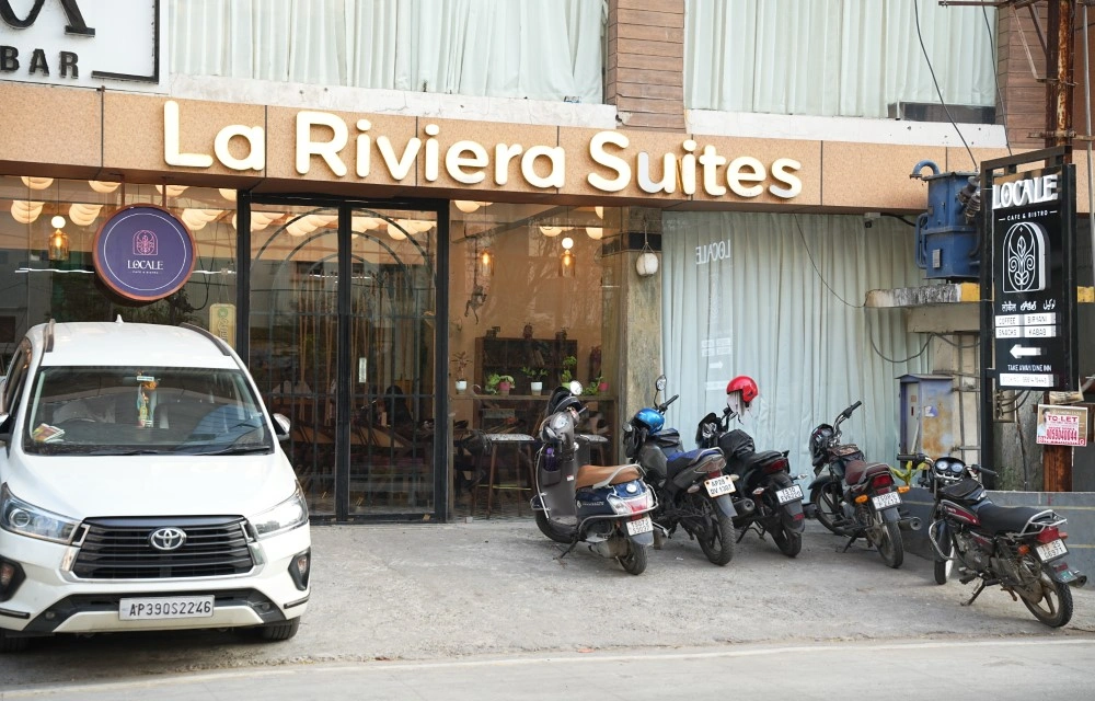 La Riviera Suites
