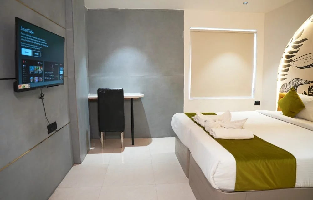 La Riviera Suites